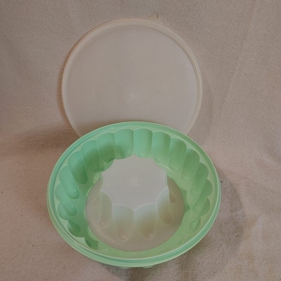 𝅺vintage Tupperware Jell-O Mould - Picture 3 of 6